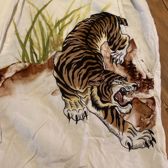 Guess Tiger Motif Shorts Elasticated Waist w Pockets Cream Brown Green Size S - Picture 2 of 5